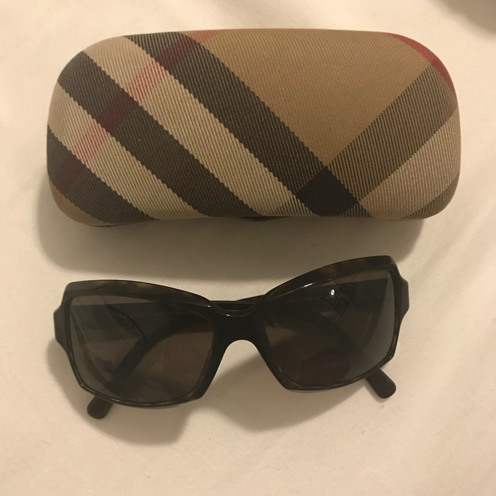 Burberry sunglasses, case and lens cloth